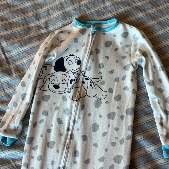 Disney baby 101 Dalmatians footer pajama set. 24m - Picture 8 of 10
